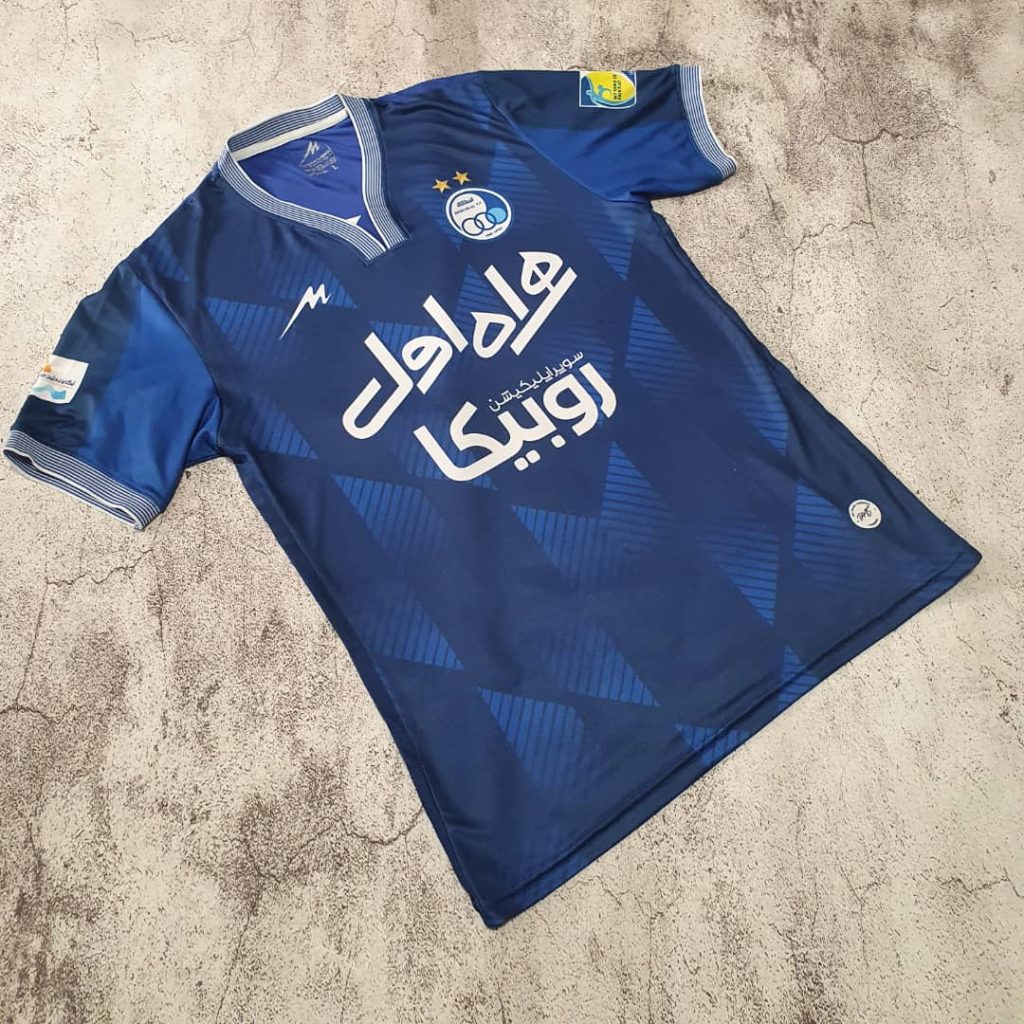 پیراهن استقلال