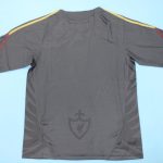 لباس کلاسیک لیورپول 2009/2010 (کیت دوم) - Image 9