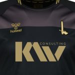 لباس سوم چارلتون 2021/2022