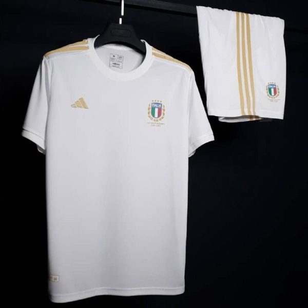 لباس ۱۲۵ سالگی ایتالیا