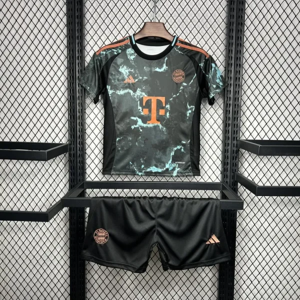 لباس بچه گانه بایرن مونیخ 2025 کیت دوم