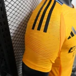 کیت دوم رئال مادرید 2025 - لباس نارنجی پلیر - Image 2