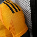 کیت دوم رئال مادرید 2025 - لباس نارنجی پلیر - Image 3